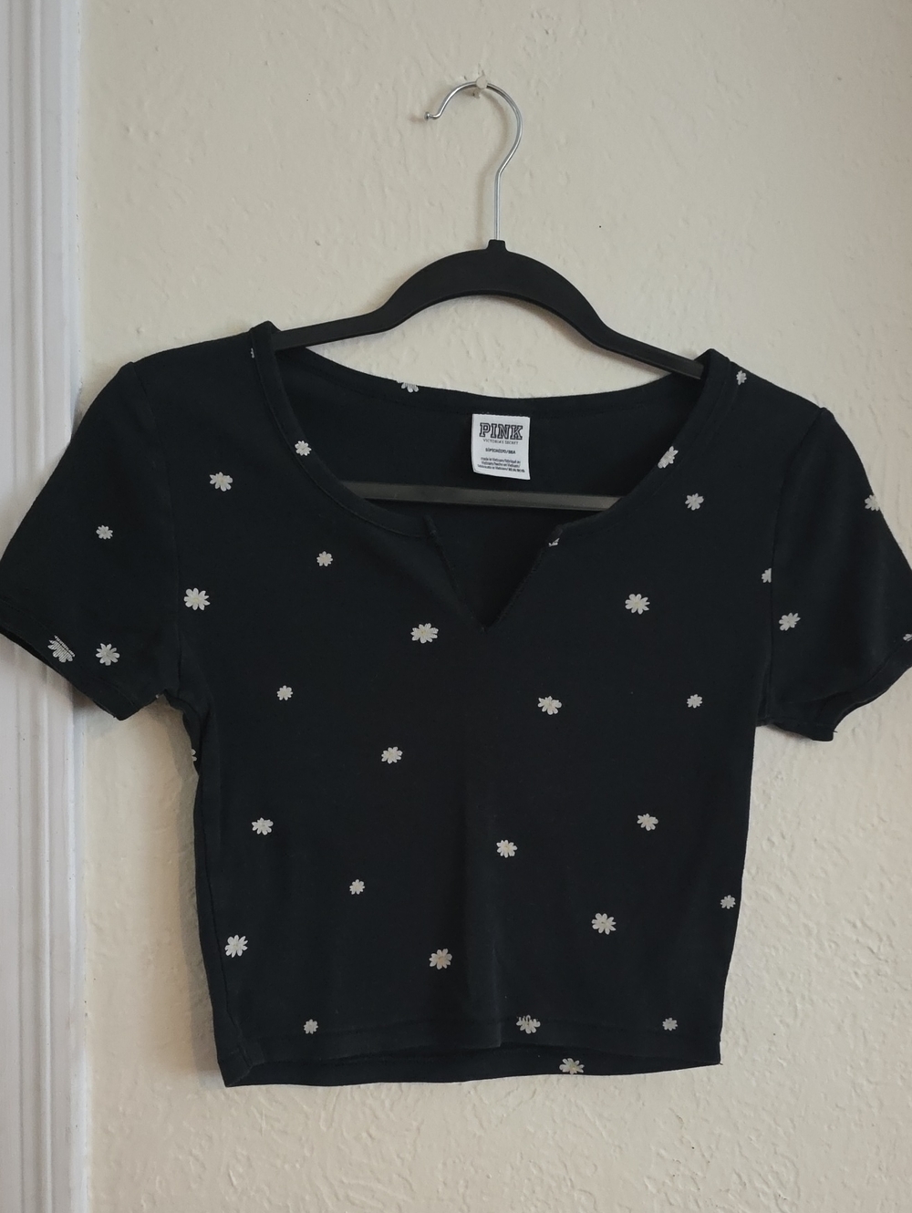 PINK Victoria's Secret Black Daisy Notch-Neck Crop Tee